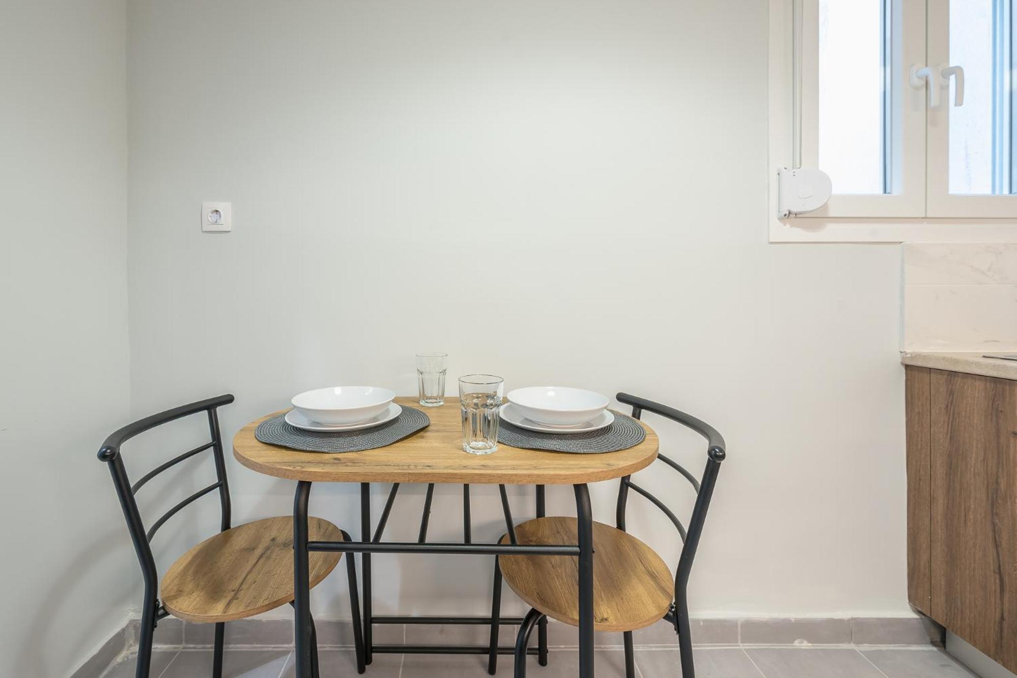 Urban Escape Downtown Apartment *